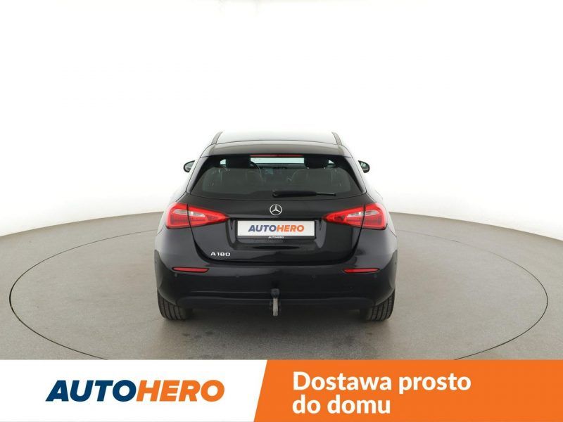 Mercedes A 180 automat navi grzane fotele klima auto czujniki parkowania W177 (2018-)