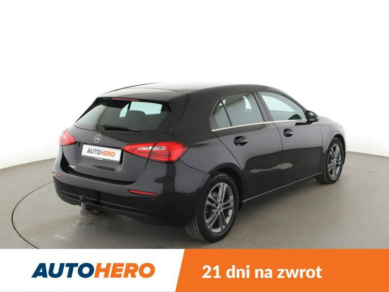 Mercedes A 180 automat navi grzane fotele klima auto czujniki parkowania W177 (2018-)