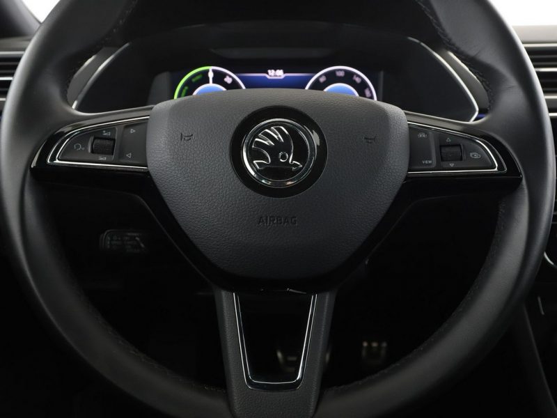 Škoda Superb L&K PHEV Climatronic Navi ACC Grzane El.Fotele Skóra Canton Kam360 LED III (2015-2023)