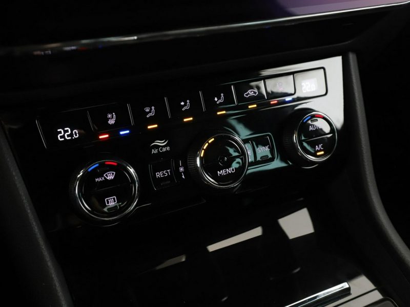 Škoda Superb L&K PHEV Climatronic Navi ACC Grzane El.Fotele Skóra Canton Kam360 LED III (2015-2023)