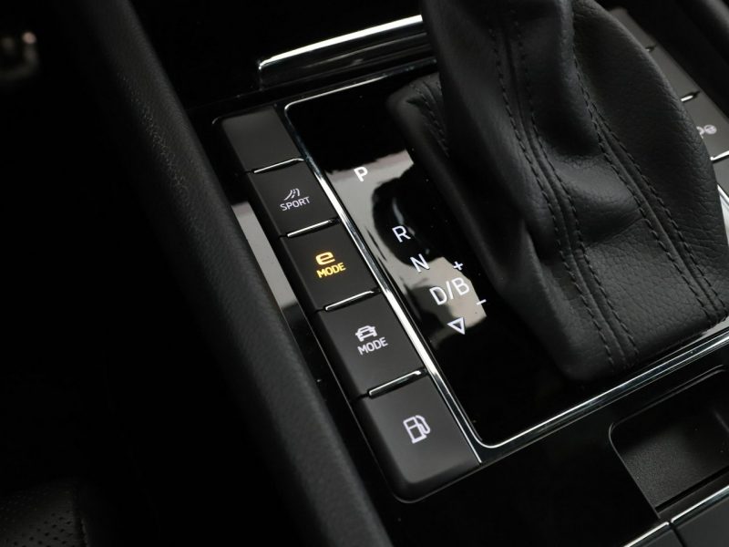 Škoda Superb L&K PHEV Climatronic Navi ACC Grzane El.Fotele Skóra Canton Kam360 LED III (2015-2023)