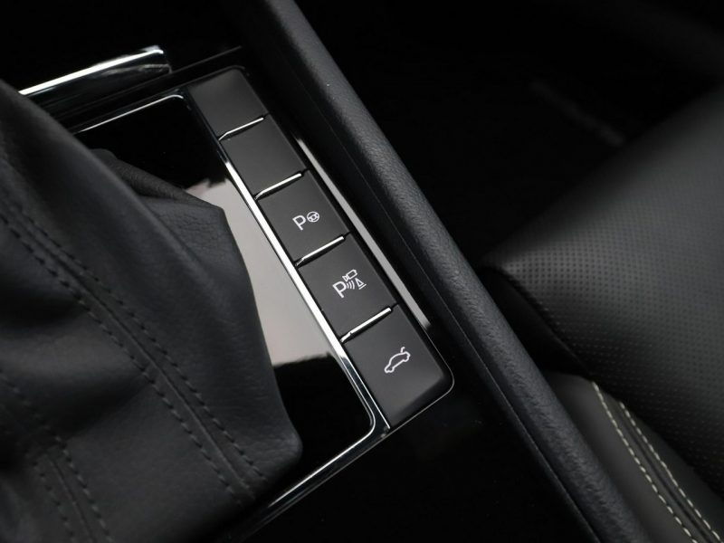Škoda Superb L&K PHEV Climatronic Navi ACC Grzane El.Fotele Skóra Canton Kam360 LED III (2015-2023)