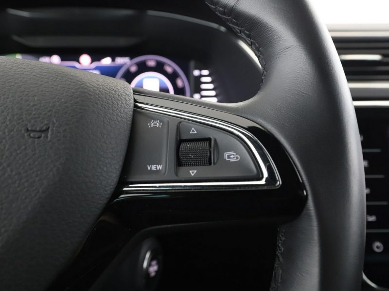 Škoda Superb L&K PHEV Climatronic Navi ACC Grzane El.Fotele Skóra Canton Kam360 LED III (2015-2023)