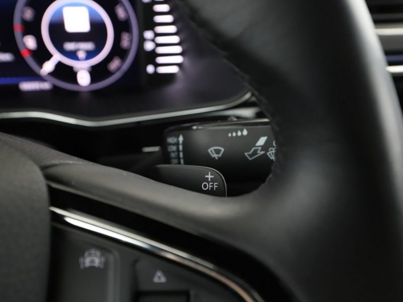 Škoda Superb L&K PHEV Climatronic Navi ACC Grzane El.Fotele Skóra Canton Kam360 LED III (2015-2023)