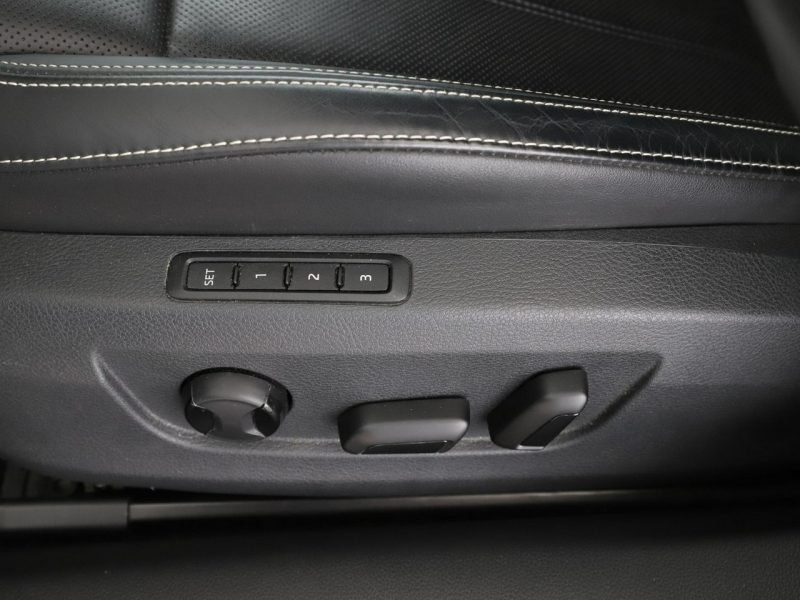 Škoda Superb L&K PHEV Climatronic Navi ACC Grzane El.Fotele Skóra Canton Kam360 LED III (2015-2023)