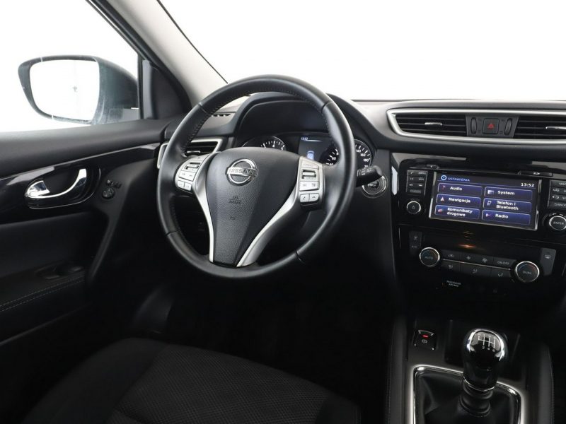 Nissan Qashqai niski przebieg 360 navi grzane fotele kamera tempomat Bluetooth II (2013-2021)