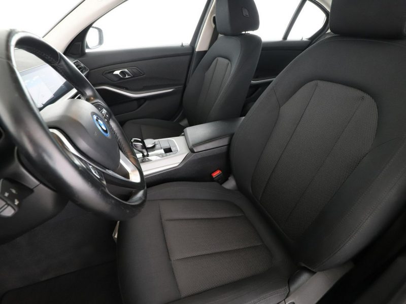 BMW 330 FV23% PHEV full LED navi virtual cocpit czujniki parkowania G20 (2019-)