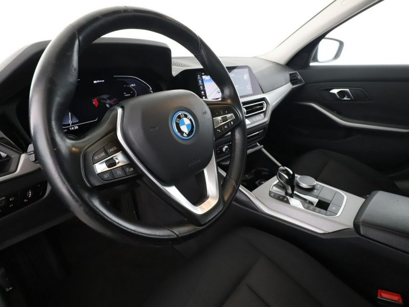 BMW 330 FV23% PHEV full LED navi virtual cocpit czujniki parkowania G20 (2019-)