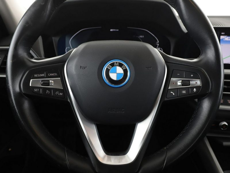BMW 330 FV23% PHEV full LED navi virtual cocpit czujniki parkowania G20 (2019-)
