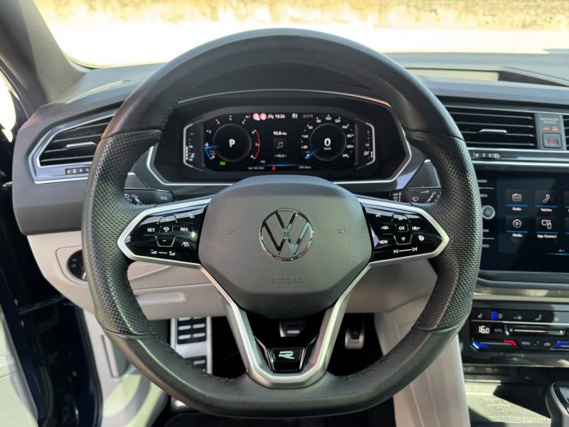 Volkswagen Tiguan R-Line, Kamera 360, Podgrzewane wentylowane fotele, Panorama, Fender II (2016-2024)