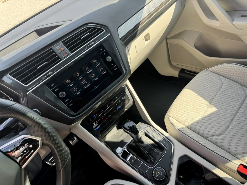 Volkswagen Tiguan R-Line, Kamera 360, Podgrzewane wentylowane fotele, Panorama, Fender II (2016-2024)