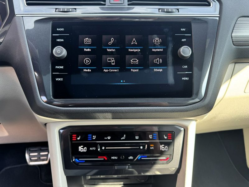 Volkswagen Tiguan R-Line, Kamera 360, Podgrzewane wentylowane fotele, Panorama, Fender II (2016-2024)