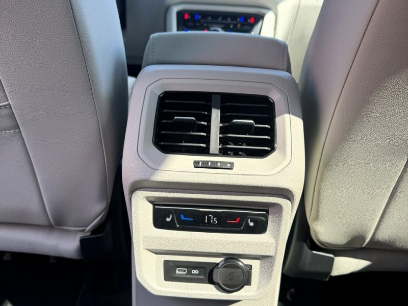 Volkswagen Tiguan R-Line, Kamera 360, Podgrzewane wentylowane fotele, Panorama, Fender II (2016-2024)