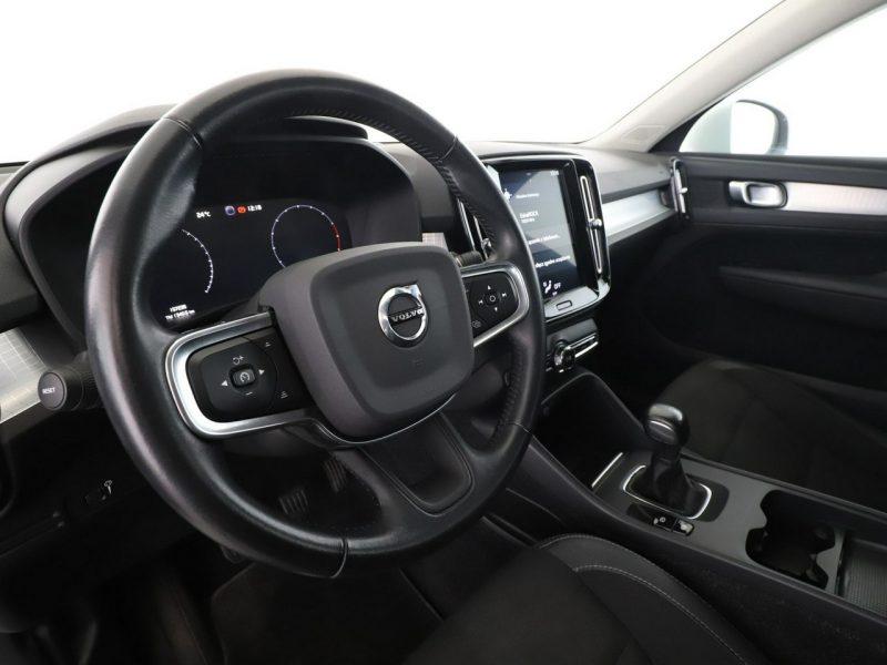 Volvo XC 40 Momentum navi kamera półskóra tempomat