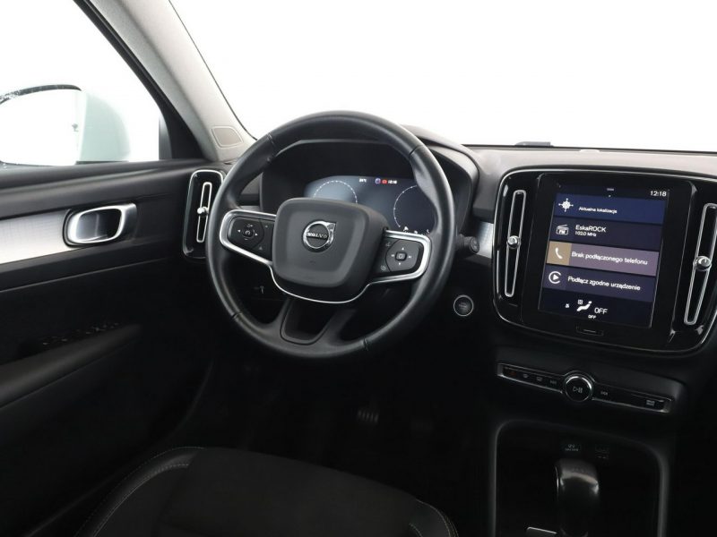 Volvo XC 40 Momentum navi kamera półskóra tempomat