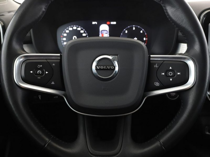 Volvo XC 40 Momentum navi kamera półskóra tempomat