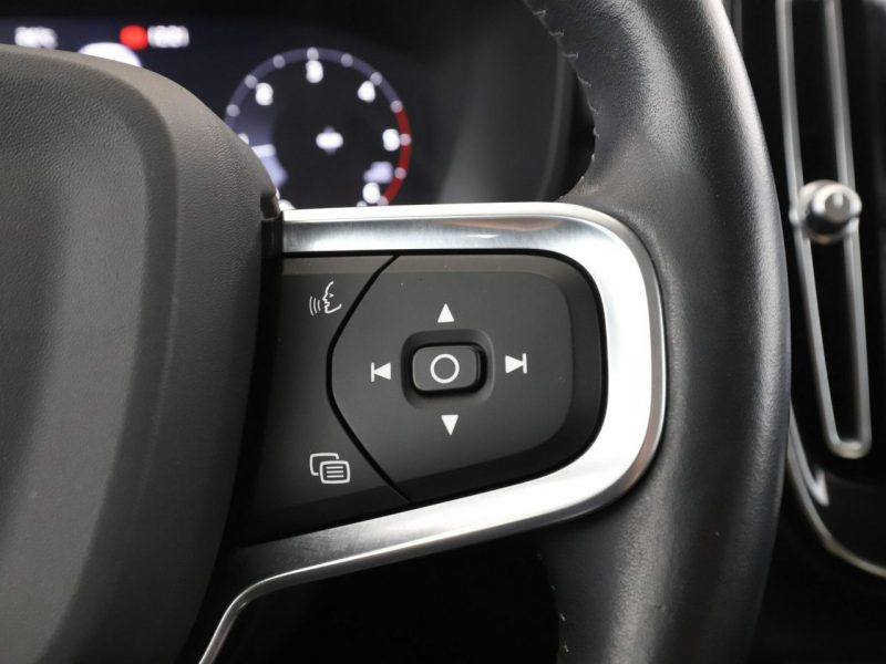 Volvo XC 40 Momentum navi kamera półskóra tempomat