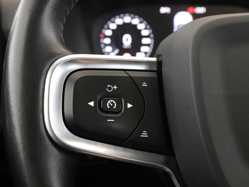 Volvo XC 40 Momentum navi kamera półskóra tempomat