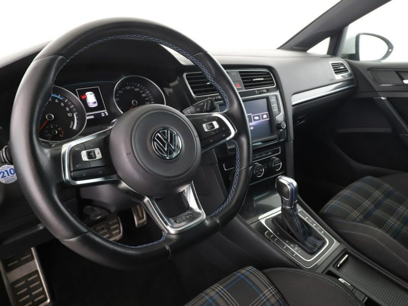 Volkswagen Golf PHEV bi-xenon navi klima auto grzane fotele czujniki parkowania VII (2012-)