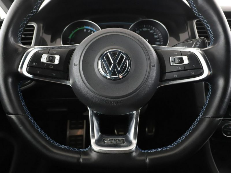 Volkswagen Golf PHEV bi-xenon navi klima auto grzane fotele czujniki parkowania VII (2012-)