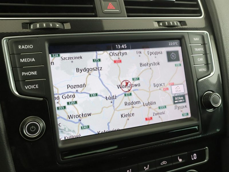 Volkswagen Golf PHEV bi-xenon navi klima auto grzane fotele czujniki parkowania VII (2012-)