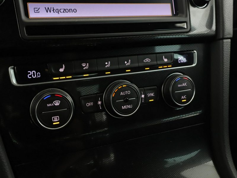 Volkswagen Golf PHEV bi-xenon navi klima auto grzane fotele czujniki parkowania VII (2012-)