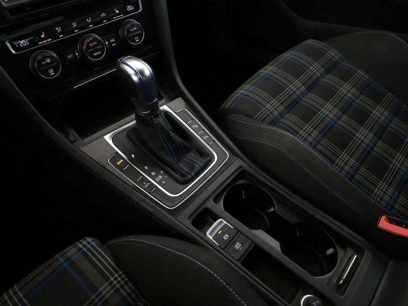 Volkswagen Golf PHEV bi-xenon navi klima auto grzane fotele czujniki parkowania VII (2012-)