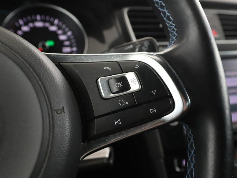Volkswagen Golf PHEV bi-xenon navi klima auto grzane fotele czujniki parkowania VII (2012-)