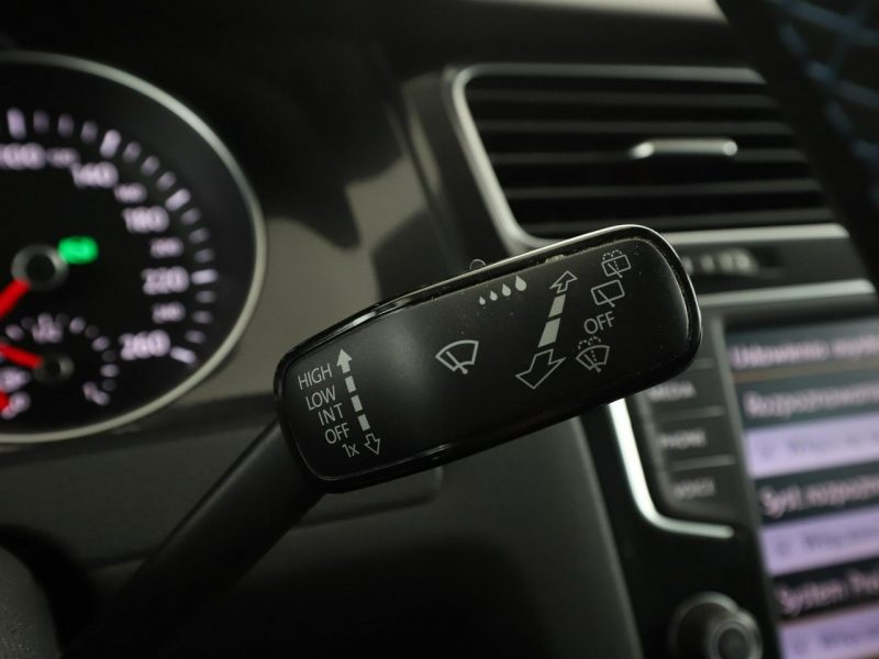Volkswagen Golf PHEV bi-xenon navi klima auto grzane fotele czujniki parkowania VII (2012-)