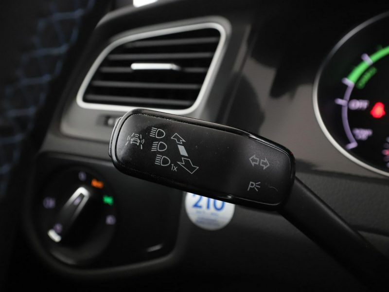 Volkswagen Golf PHEV bi-xenon navi klima auto grzane fotele czujniki parkowania VII (2012-)