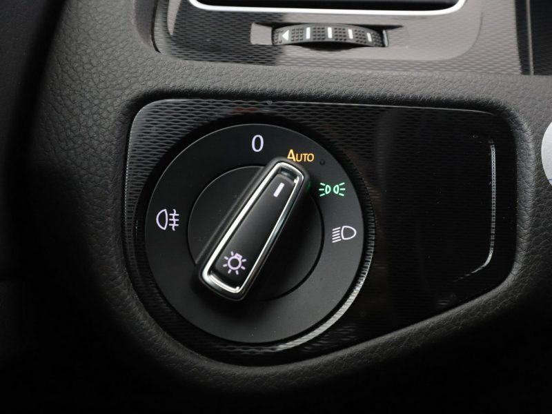 Volkswagen Golf PHEV bi-xenon navi klima auto grzane fotele czujniki parkowania VII (2012-)