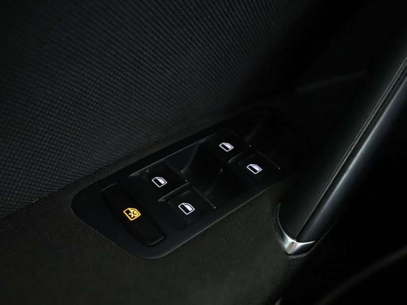 Volkswagen Golf PHEV bi-xenon navi klima auto grzane fotele czujniki parkowania VII (2012-)