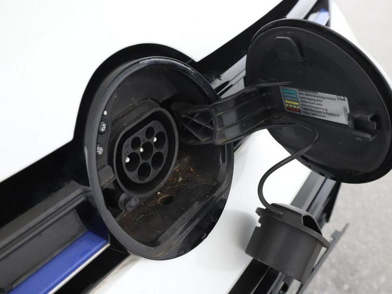 Volkswagen Golf PHEV bi-xenon navi klima auto grzane fotele czujniki parkowania VII (2012-)