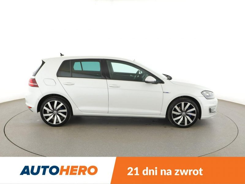 Volkswagen Golf PHEV bi-xenon navi klima auto grzane fotele czujniki parkowania VII (2012-)
