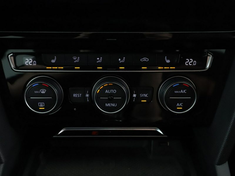 Volkswagen Arteon 4x4 DSG matrix LED virtual cocpit skóra/alcantara navi kamera