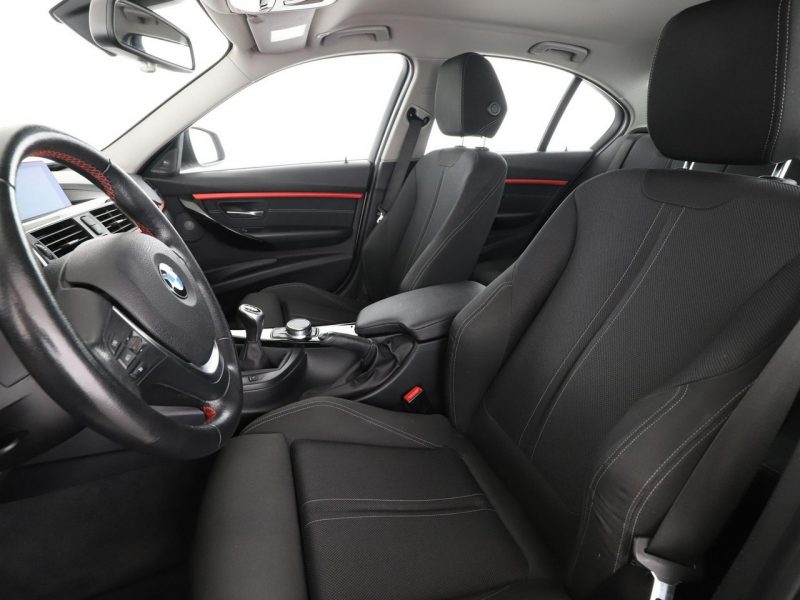 BMW 320 FULL LED klima auto grzane fotele harman/kardon hak PDC F30/F31 (2012-)