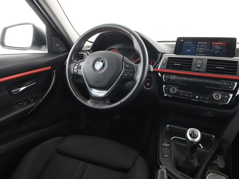 BMW 320 FULL LED klima auto grzane fotele harman/kardon hak PDC F30/F31 (2012-)
