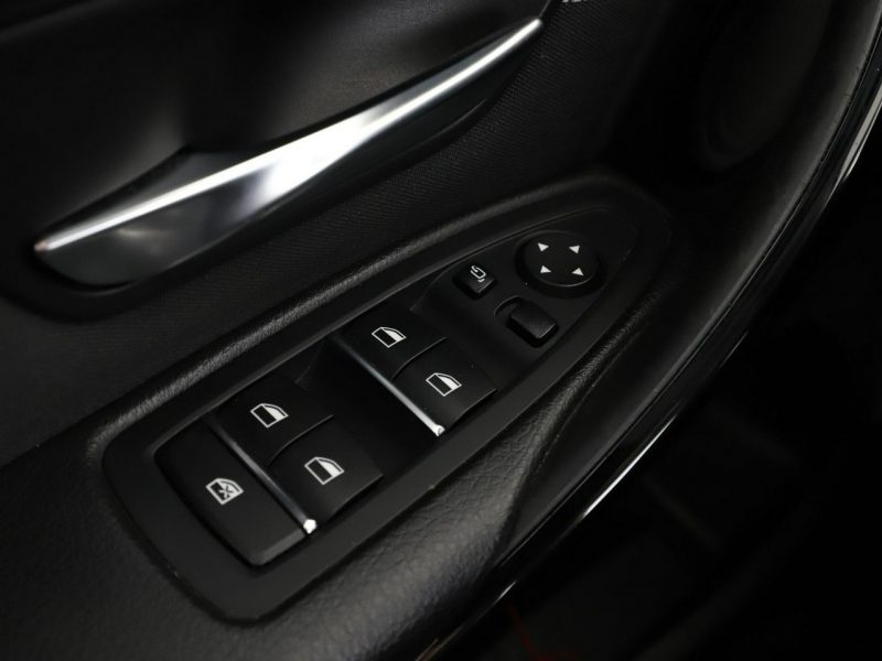 BMW 320 FULL LED klima auto grzane fotele harman/kardon hak PDC F30/F31 (2012-)