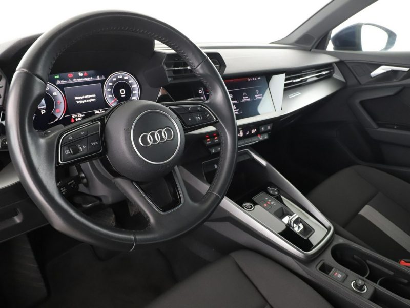 Audi A3 lift S-Tronic full LED klima auto navi virtual cocpit czujniki parkowa 8Y