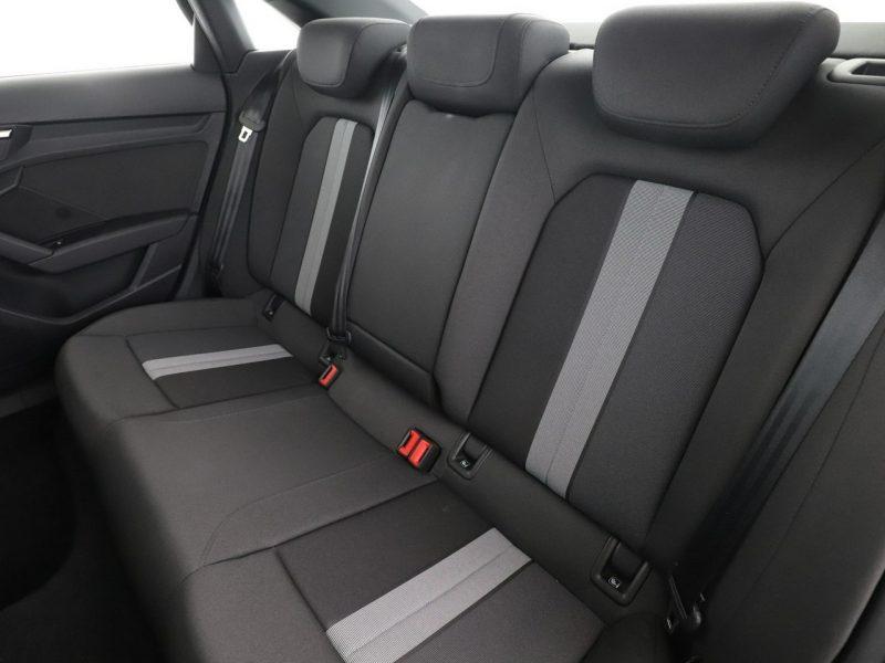Audi A3 lift S-Tronic full LED klima auto navi virtual cocpit czujniki parkowa 8Y
