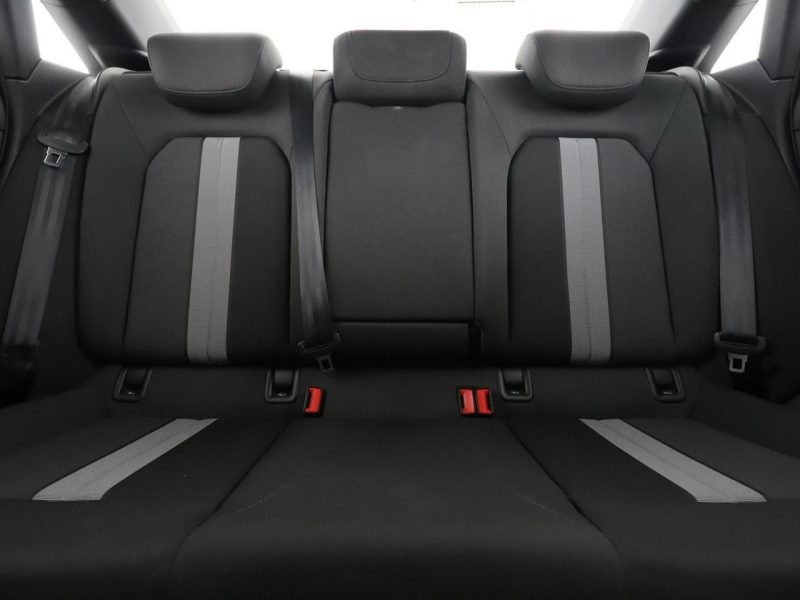 Audi A3 lift S-Tronic full LED klima auto navi virtual cocpit czujniki parkowa 8Y