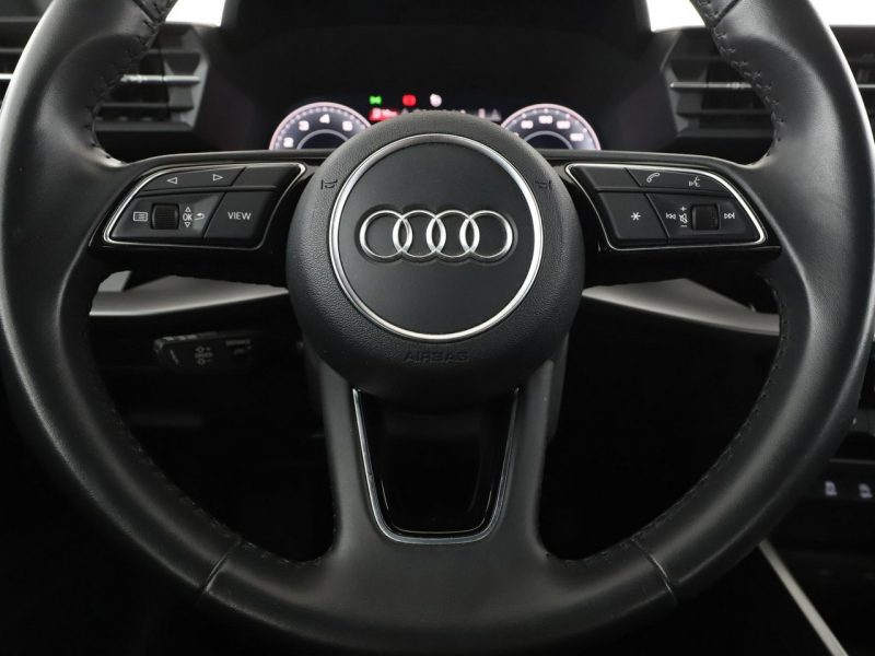 Audi A3 lift S-Tronic full LED klima auto navi virtual cocpit czujniki parkowa 8Y