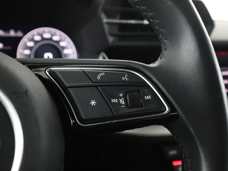 Audi A3 lift S-Tronic full LED klima auto navi virtual cocpit czujniki parkowa 8Y