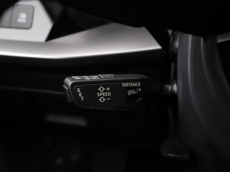 Audi A3 lift S-Tronic full LED klima auto navi virtual cocpit czujniki parkowa 8Y