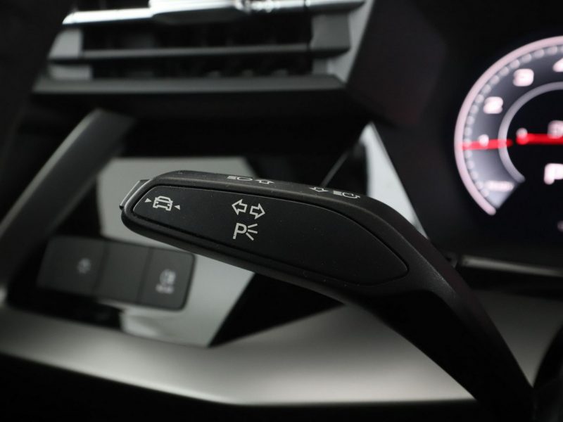 Audi A3 lift S-Tronic full LED klima auto navi virtual cocpit czujniki parkowa 8Y