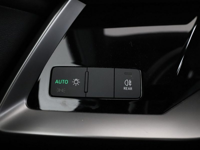 Audi A3 lift S-Tronic full LED klima auto navi virtual cocpit czujniki parkowa 8Y