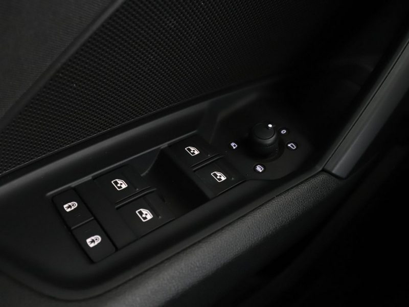 Audi A3 lift S-Tronic full LED klima auto navi virtual cocpit czujniki parkowa 8Y