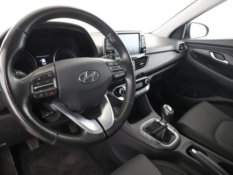 Hyundai i30 Navi klimatyzacja kamera i czujniki parkowania grzane fotele III (2017-)