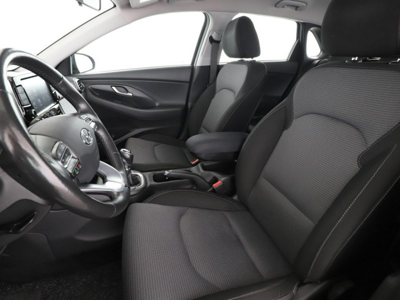 Hyundai i30 Navi klimatyzacja kamera i czujniki parkowania grzane fotele III (2017-)