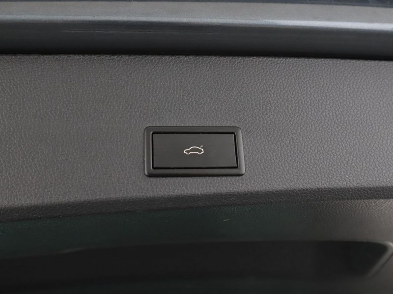 Seat Ateca Xcellence automat virtual alcantara panorama climatronic kamera navi